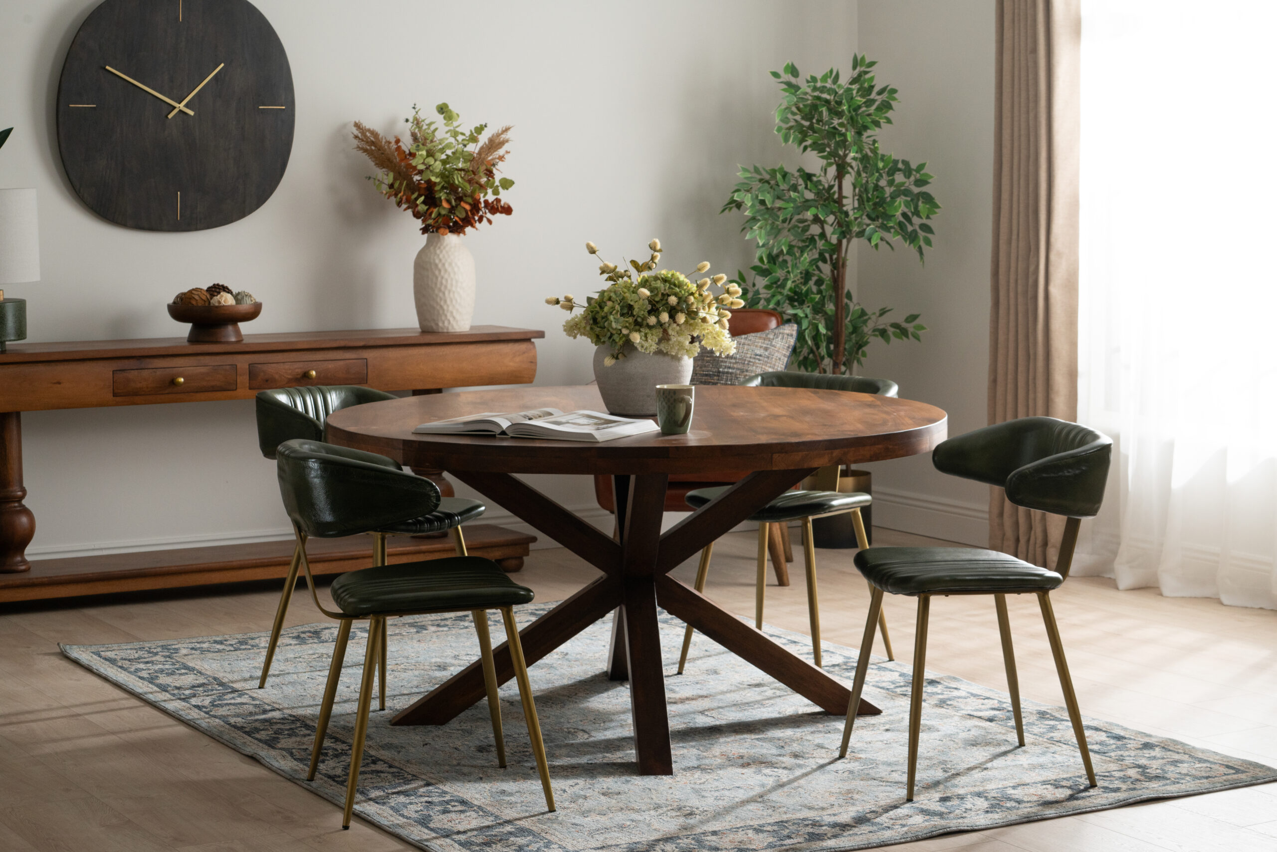 Summer Entertaining: 5 Furniture Essentials for Hosting at Home