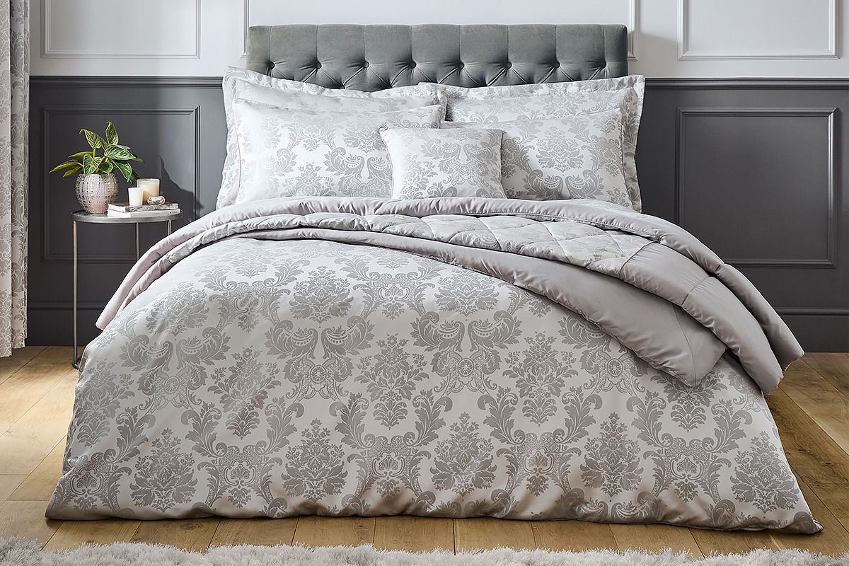 Damask Jacquard Super King Duvet Set