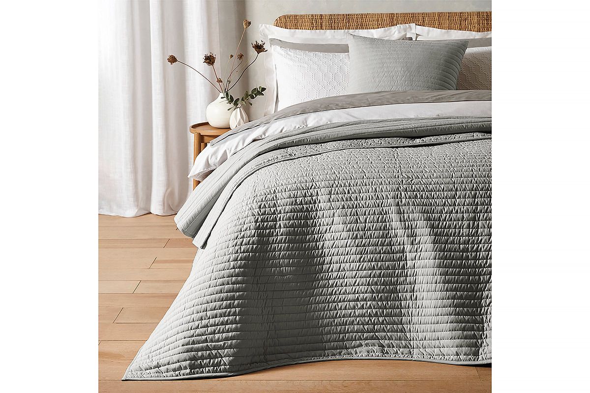 Quilted Bedspread Silver 220x230cm